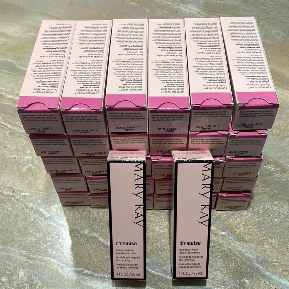 Mary Kay Luminous-Wear Liquid Foundation Normal to Dry Skin (READ DESCRIPTION)